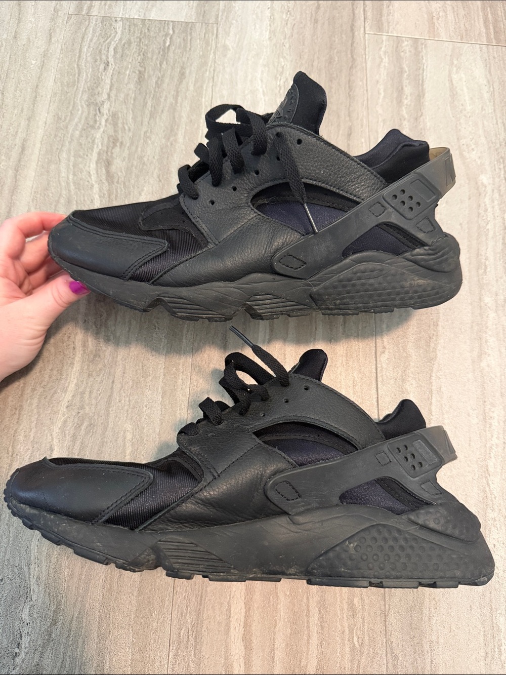 Men’s Nike Air Huarache Black Sneakers - Picture 3 of 5